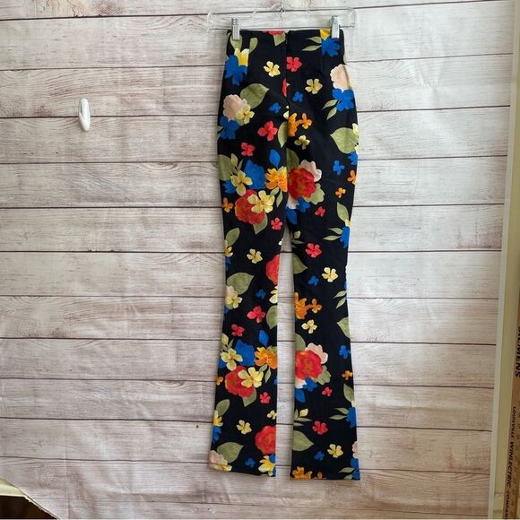 DANIELLE BERNSTEIN BY WEWOREWHAT SCOOP FRONT PANTS IN TROPICANA PRINCIPAL - Picture 6 of 7